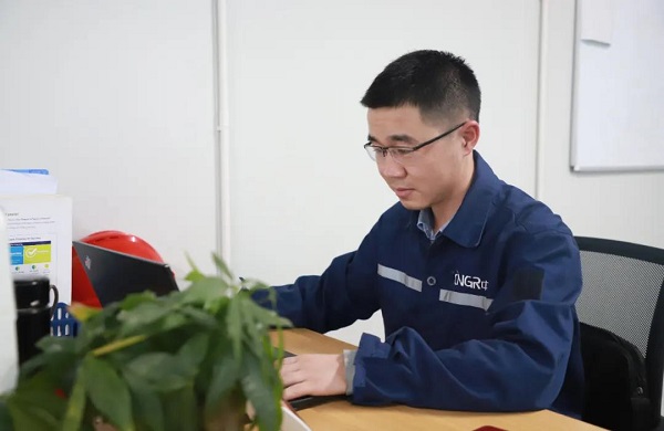 太阳集团tyc1286明星讲师丨周钰龙：把讲堂开在车间 与学员同频共振