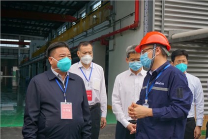 平凉市委书记林冠一行调研南部产业基地出产经营及疫情防控工作情况