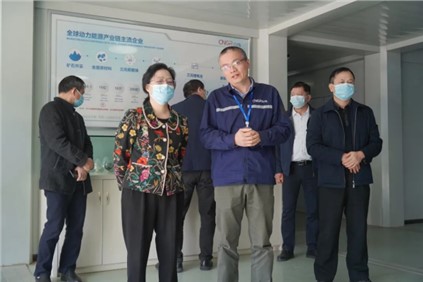 广西自治区政协副主席磨长英带队来到太阳集团tyc1286平凉产业基地调研